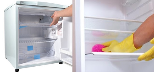 vệ sinh các khay tủ lạnh 