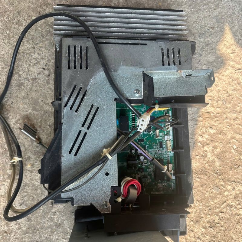 Bo mạch dàn nóng máy lạnh Daikin 2hp quạt 3 dây