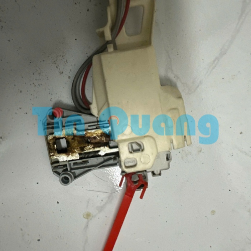 Khóa cửa máy giặt cửa trước Electrolux EWF12853