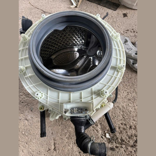 Lồng nhựa trước máy giặt toshiba cửa ngang inverter TW-BH95S2V