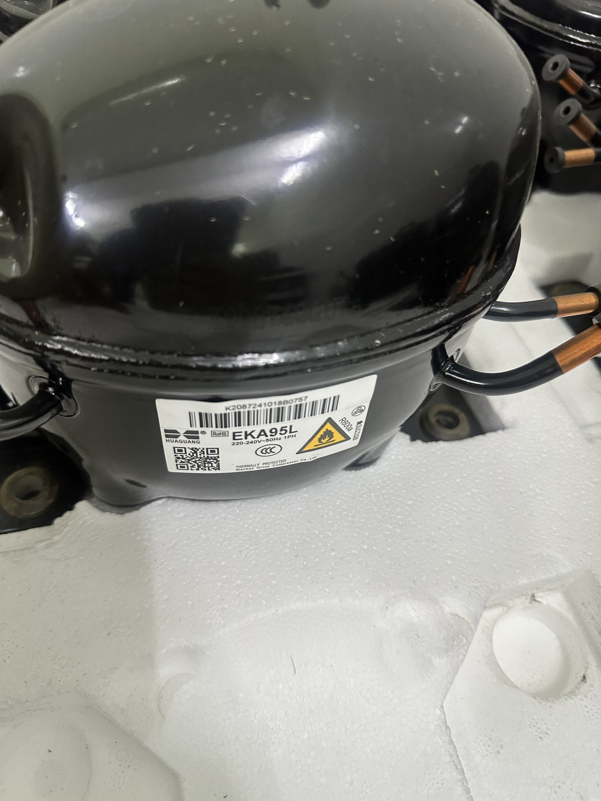 Máy nén tủ lạnh EKA95L , ga R600A -  220V - 126W điện 170W lạnh