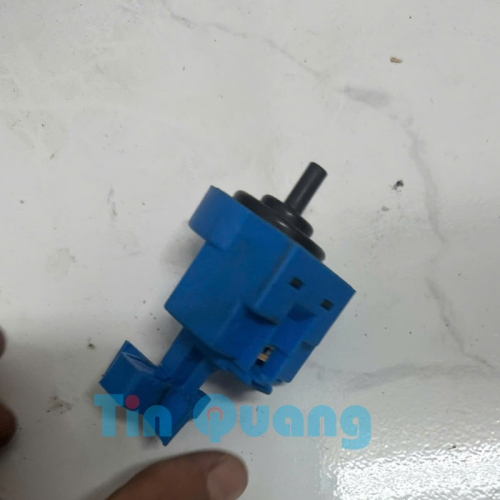 Phao máy giặt Aqua cửa trước AQD-D850E tháo máy