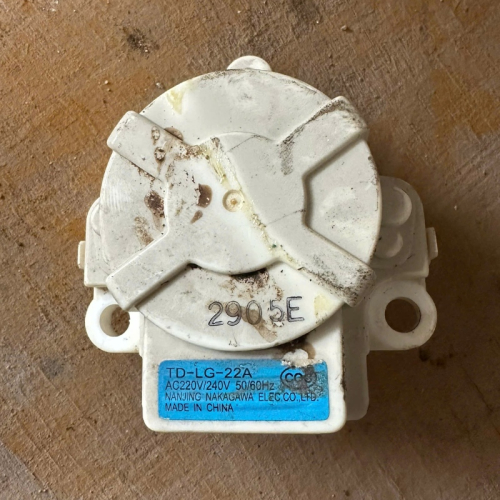 Xả máy giặt LG inverter cửa trên WF-D8515DD tháo máy