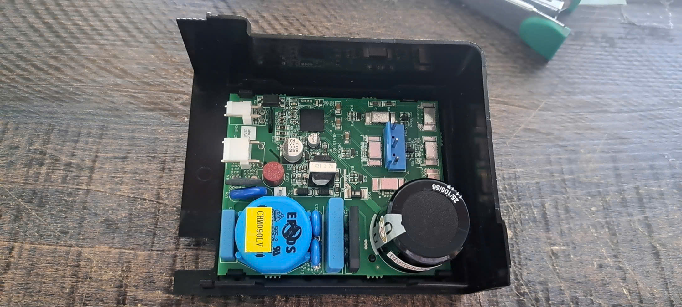 Bo tủ lạnh hiệu Aqua model máy: AQR-IG585AS ( bo lướt như mới)